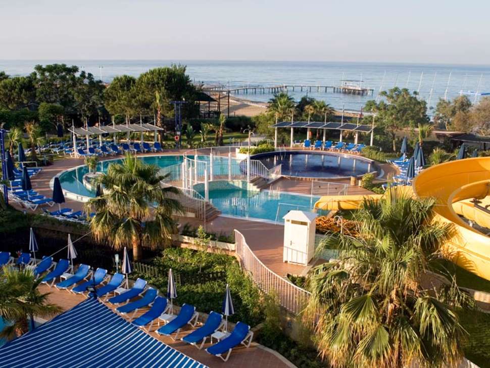 Een foto van het zwembad bij Robinson Club Pamfilya