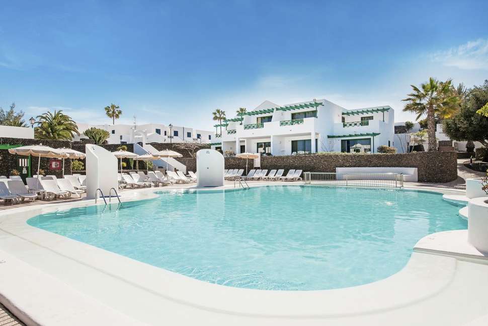 Een foto van het zwembad bij Relaxia Olivina Lanzarote