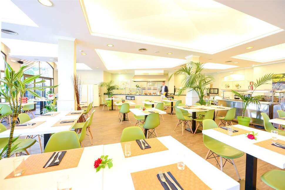 Een foto van de faciliteiten bij Ona Cala Pi Club Aparthotel