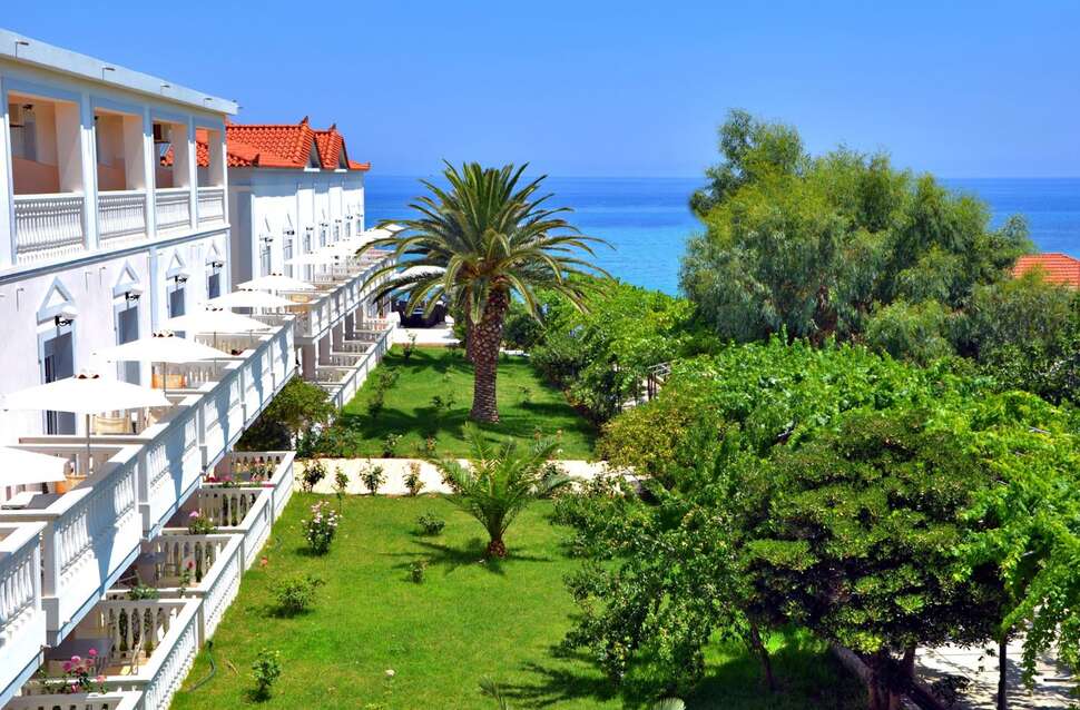 Ein Foto von der Außenansicht des Belussi Beach Hotel