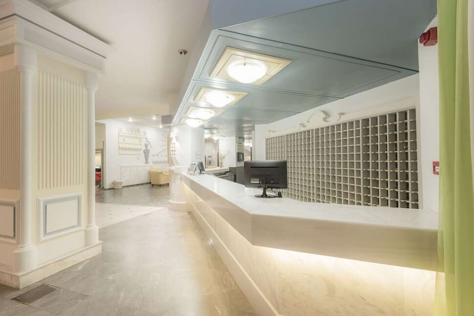 Een foto van het interieur van Atlantis Hotel