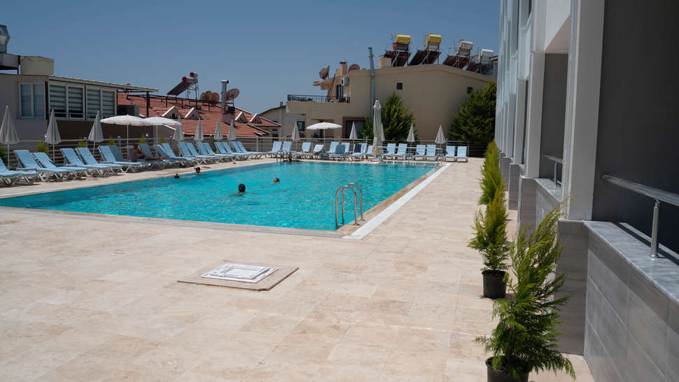 Een foto van het zwembad bij Tryp by Wyndham Didim