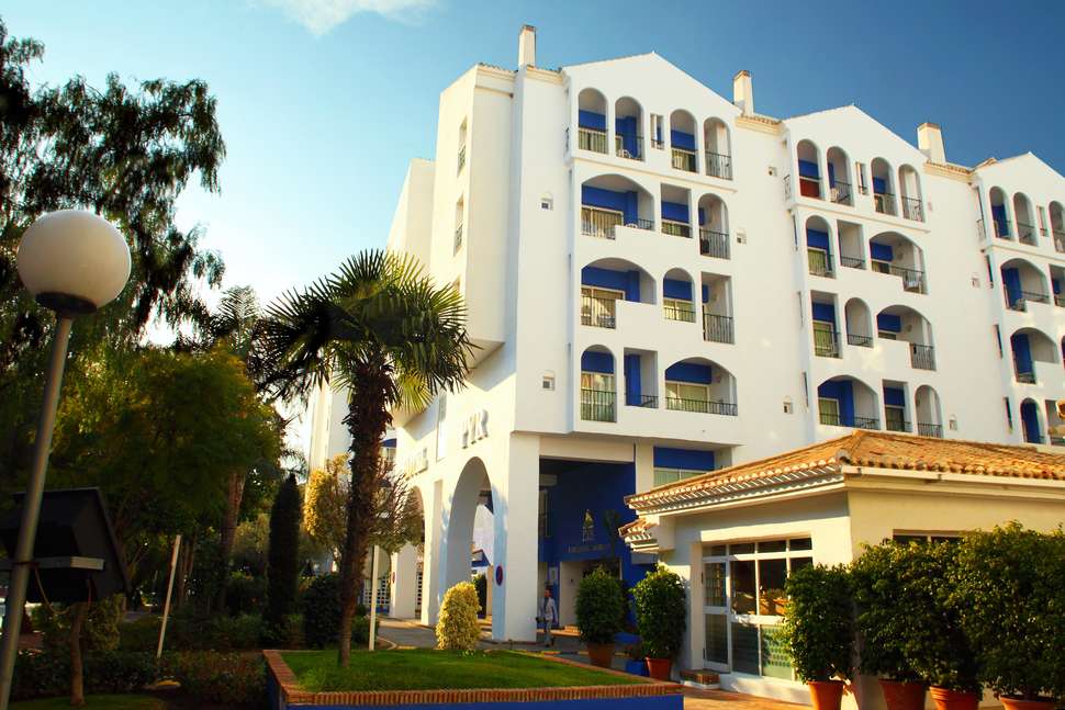 Een foto van de buitenkant van Hotel Occidental Puerto Banus