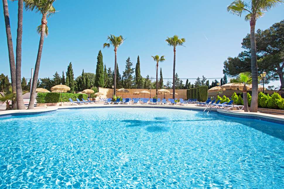 Een foto van het zwembad bij Hotel Castell dels Hams