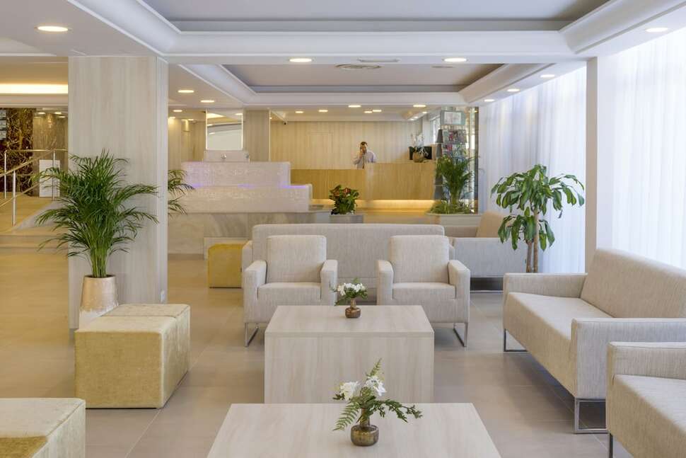 Een foto van het interieur van Tangerine by Honne Hotels