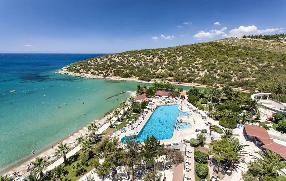 Een foto van het zwembad bij Tusan Beach Resort