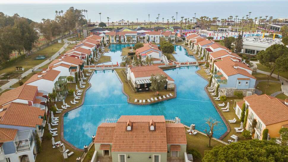 Een foto van het zwembad bij IC Hotels Santai Family Resort