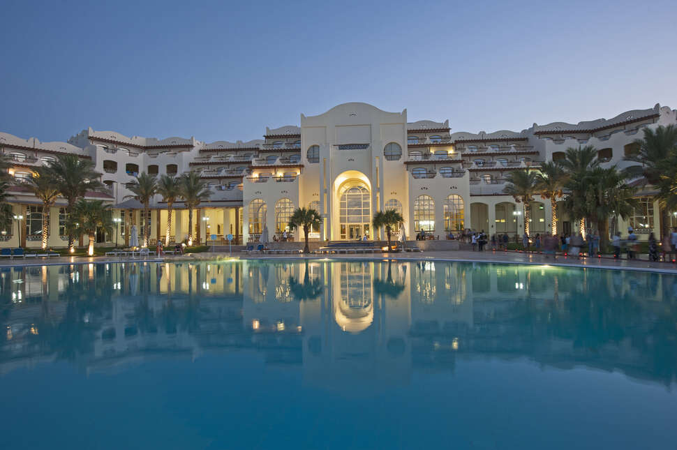 Een foto van het zwembad bij Royal Lagoons Resort & Aqua Park