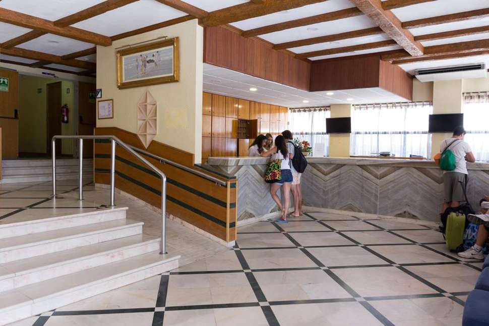 Een foto van de buitenkant van Baia Beach Hotel