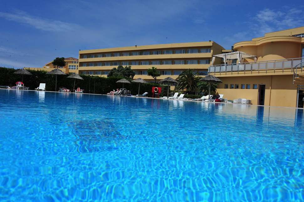 Een foto van het zwembad bij Axis Ofir Beach Resort