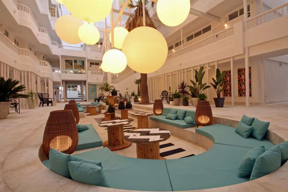 Een foto van het interieur van Gold by Marina