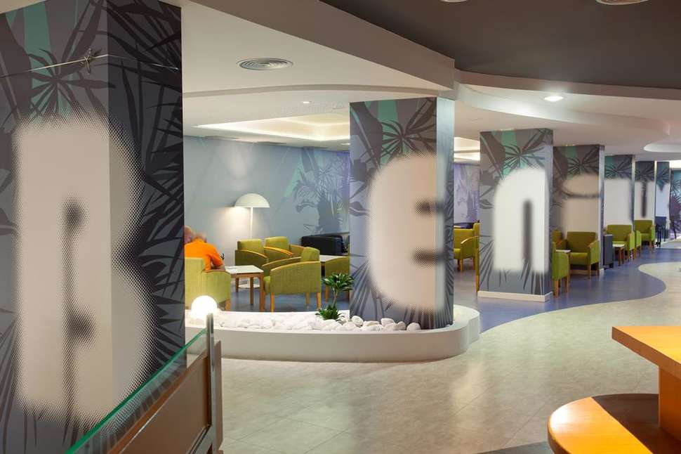 Een foto van het interieur van Mercure Benidorm