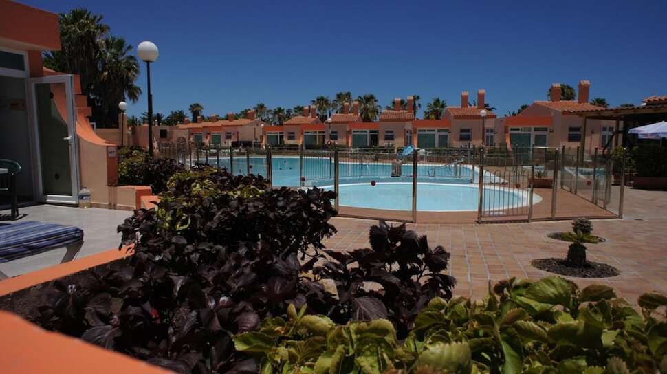 Een foto van de buitenkant van Bungalows Castillo Playa