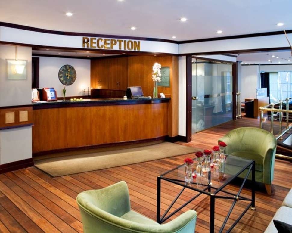 Een foto van het interieur van First Hotel Millennium