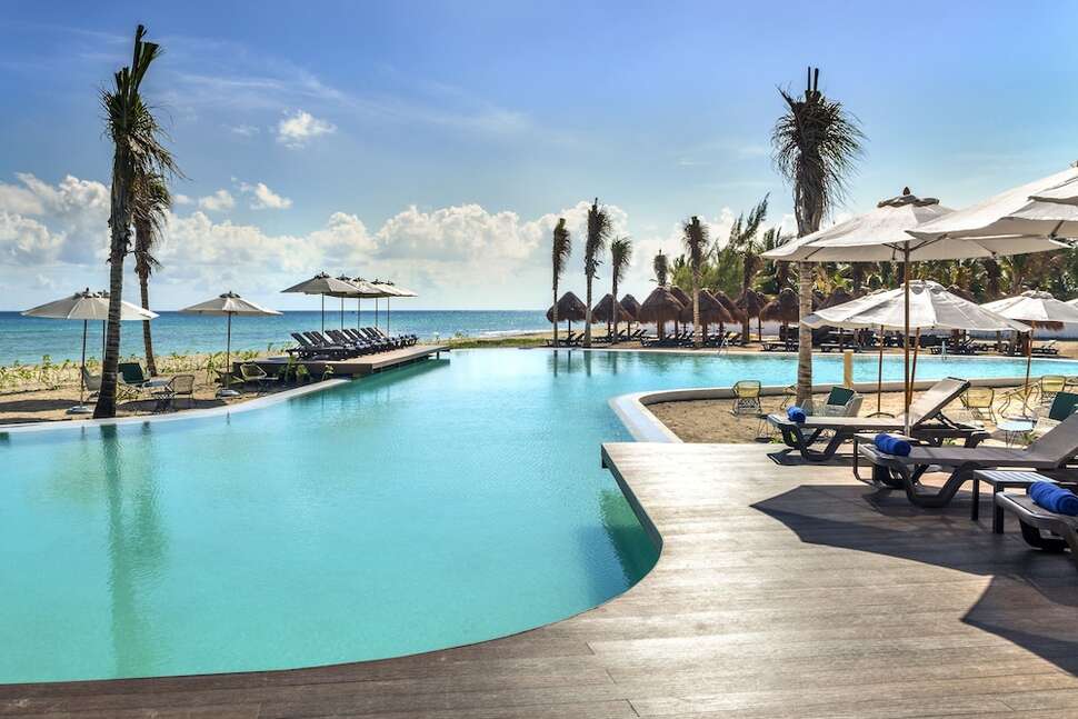 Een foto van het zwembad bij Ocean Riviera Paradise El Beso Adults Only