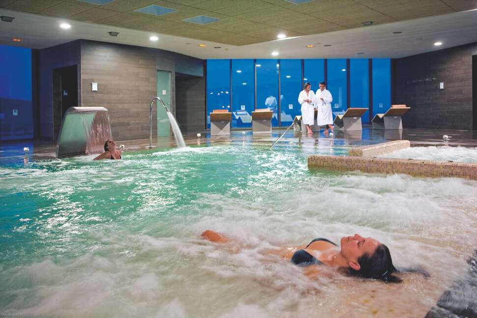 Een foto van het zwembad bij R2 Romantic Fantasia Dreams & Suites Hotel