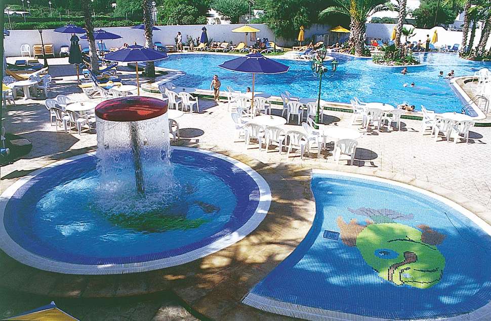 Een foto van het zwembad bij Hotel Nesrine