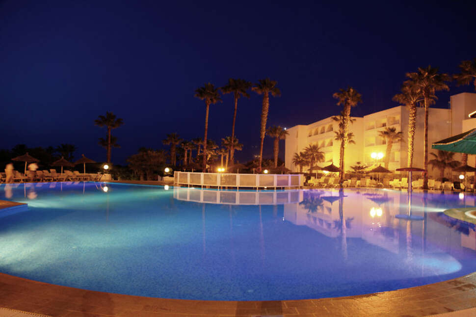 Een foto van het zwembad bij Hotel Club Tropicana & Spa
