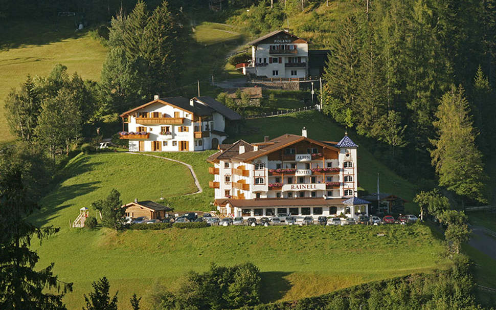 Een foto van een overzicht van Rainell Dolomites Retreat