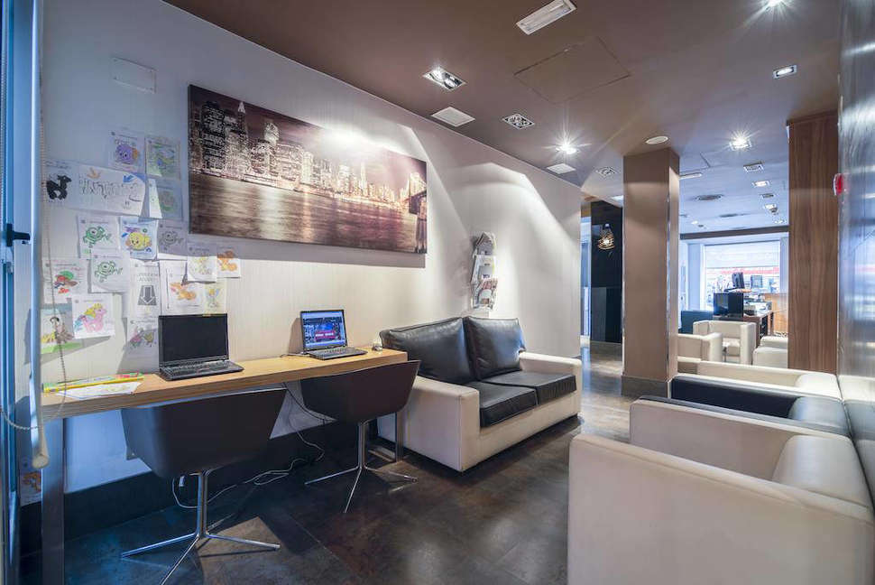 Een foto van de faciliteiten bij Petit Palace Tres Cruces Hotel