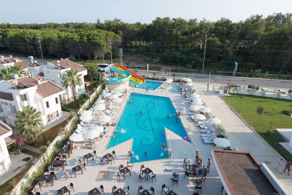Een foto van het zwembad bij Maya World Park Hotel