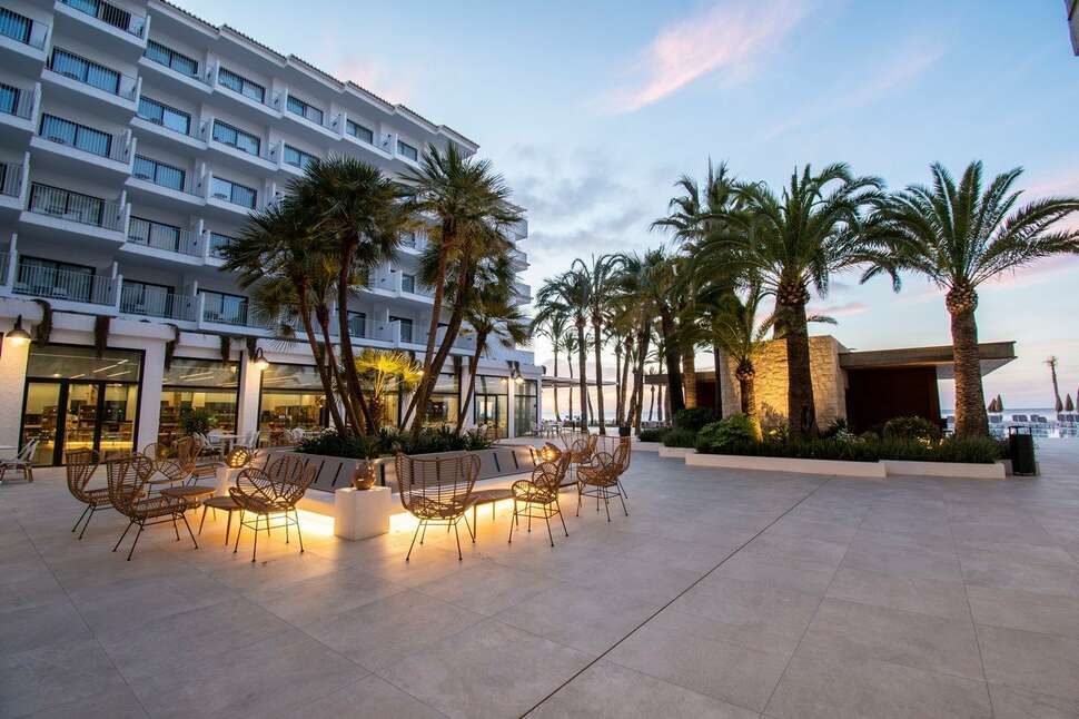 Een foto van het terras bij Hotel Cap Negret