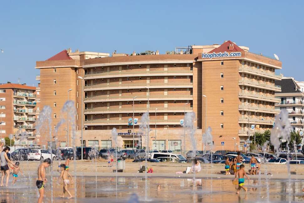 Een foto van de buitenkant van H-Top Royal Sun Suites