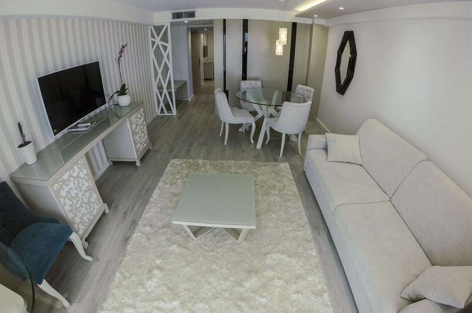 Ein Foto Demi Hotel