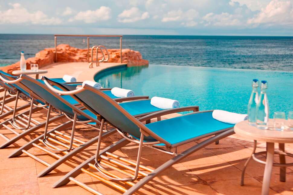 Ein Foto vom Pool im Renaissance Wind Creek Curacao Resort