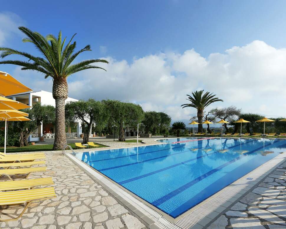 Een foto van het zwembad bij Paradise Hotel Corfu