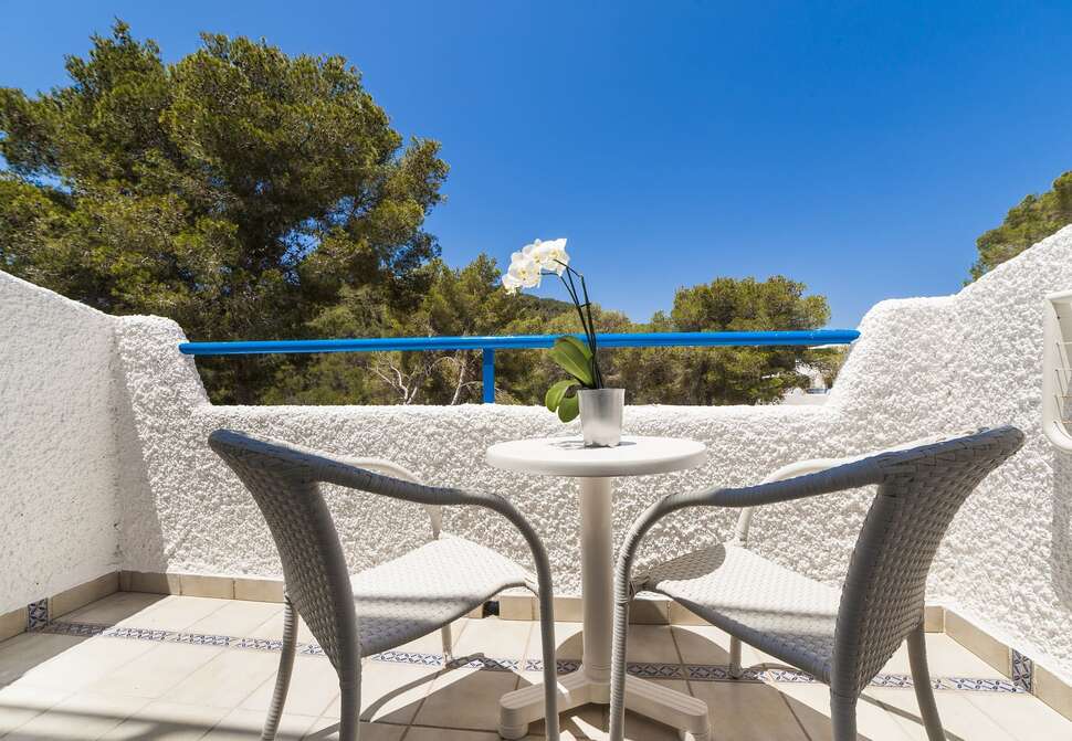 Een foto van het terras bij Globales Montemar Appartementen