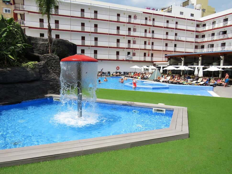 Een foto van het zwembad bij Hotel Papi