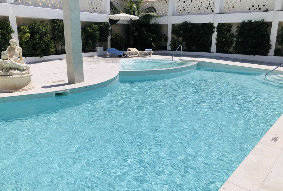 Een foto van het zwembad bij Miami Park Aparthotel