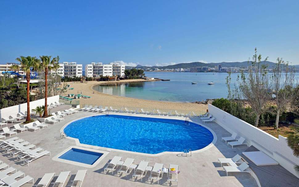 Een foto van het zwembad bij Innside by Melia Ibiza