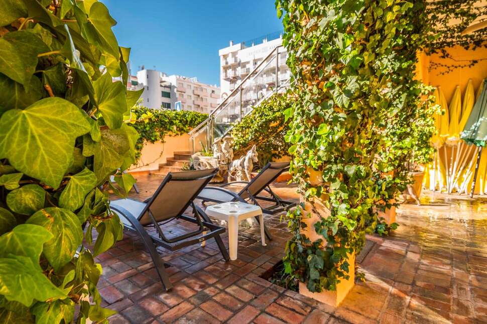 Een foto van het terras bij Casablanca Inn Boutique Hotel