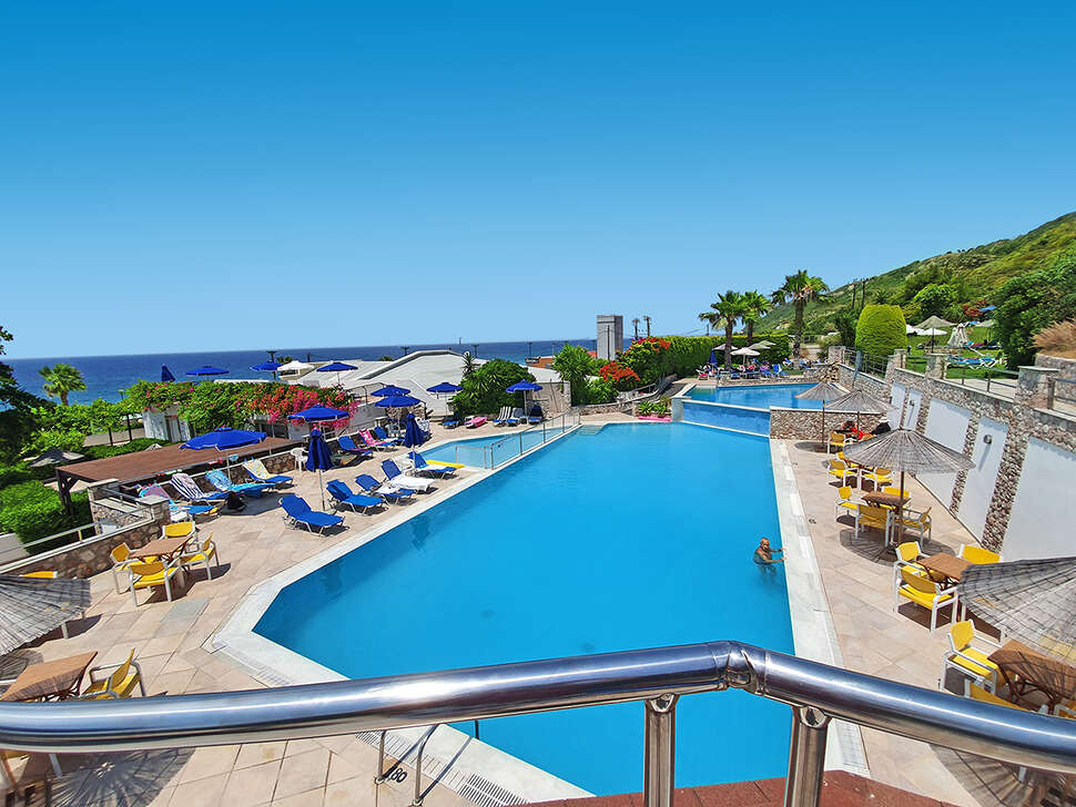Een foto van het zwembad bij Sirene Beach Hotel