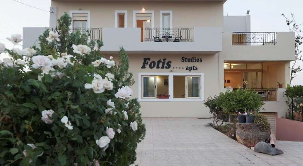 Een foto van een overzicht van Fotis Studios & Appartementen
