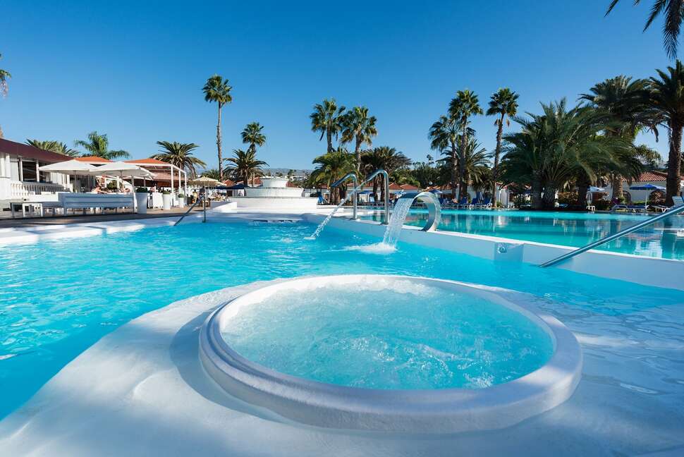 Een foto van het zwembad bij Suite Hotel Jardin Dorado