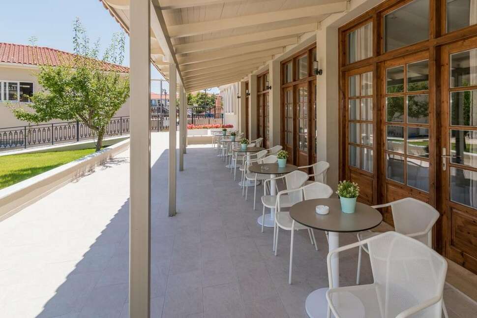 Een foto van het terras bij Hotel Palmyra