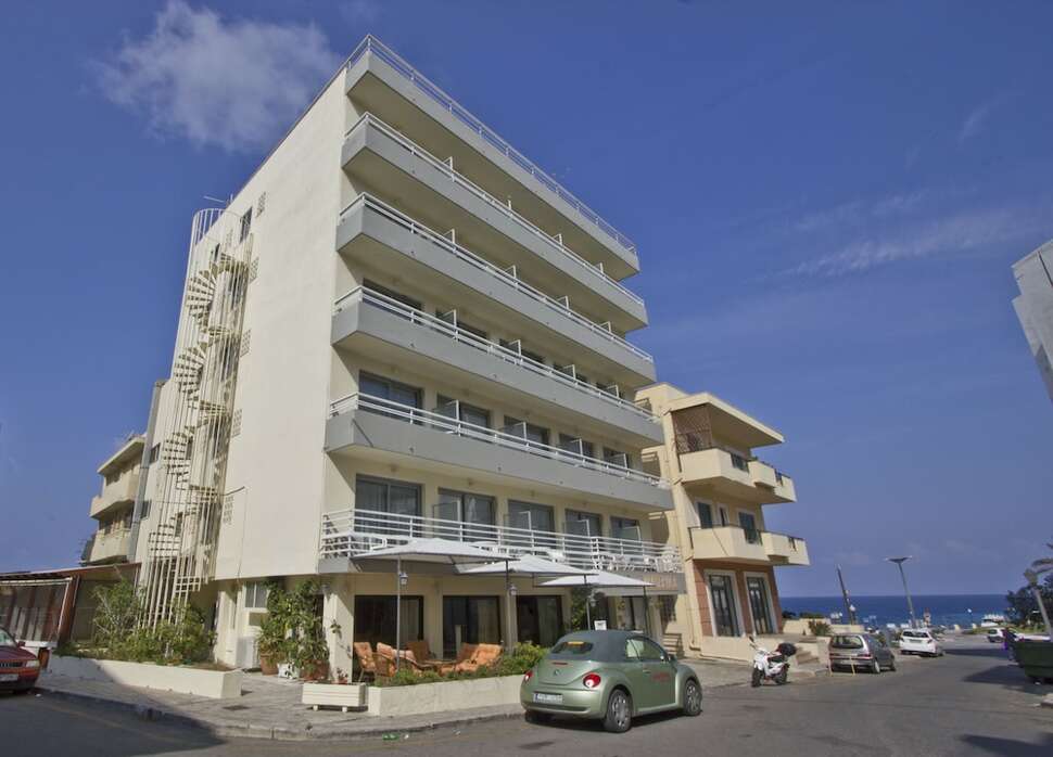 Ein Foto von der Außenansicht des Nafsika Hotel
