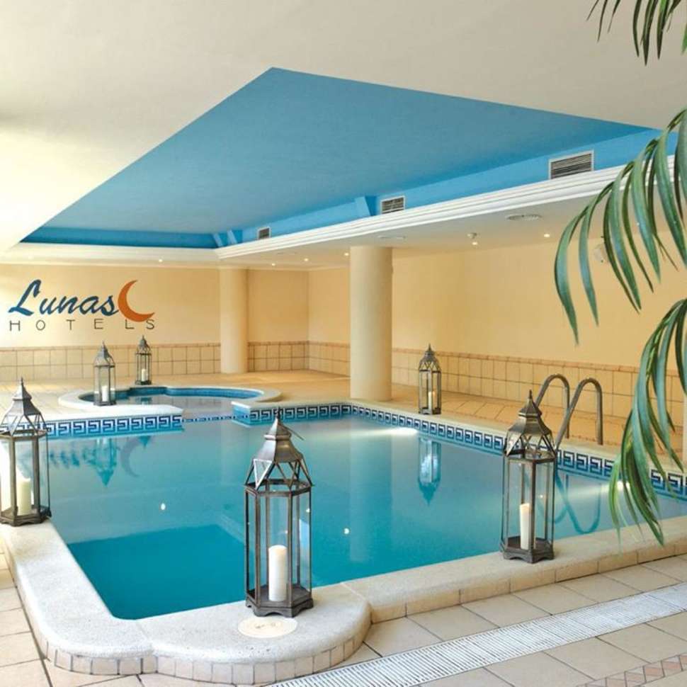 Een foto van het zwembad bij Lunas Resort Yoga & Spa
