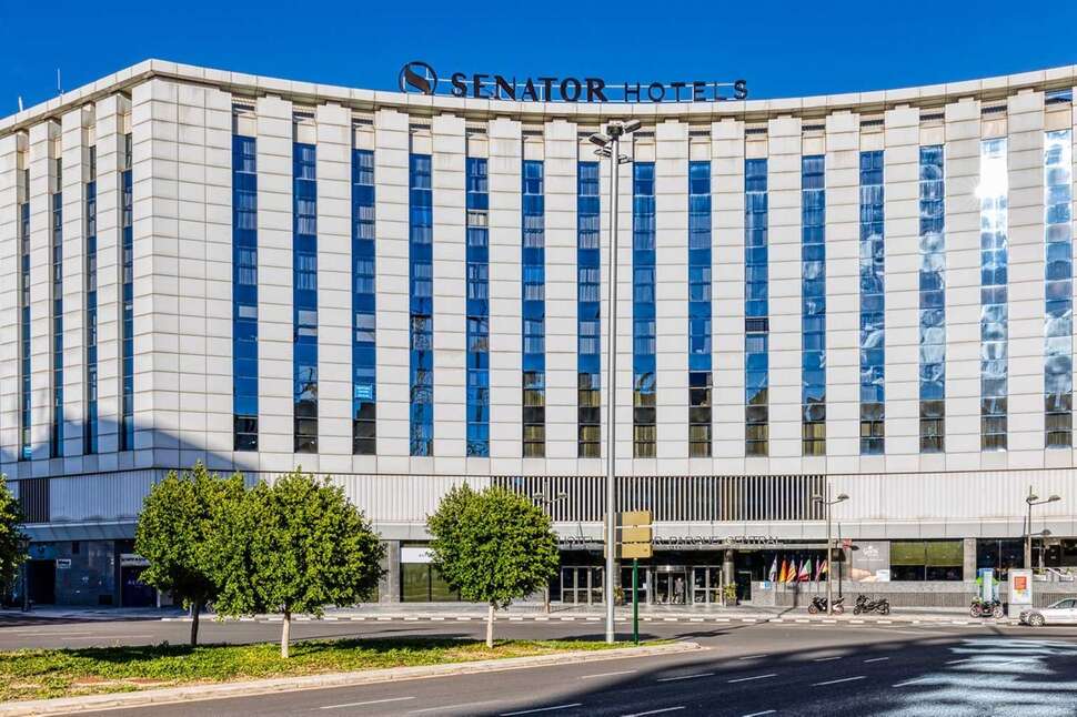 Een foto van de buitenkant van Senator Parque Central Hotel