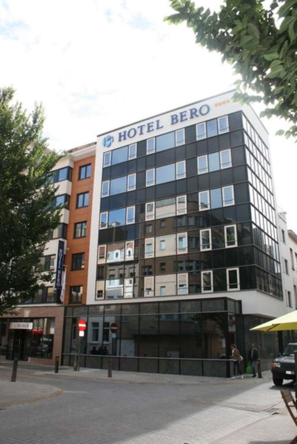 Een foto van de buitenkant van Hotel Bero