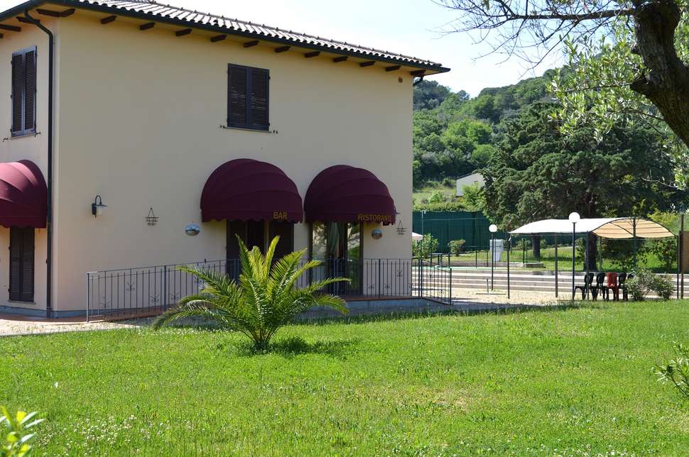 Een foto van de buitenkant van Appartementen Le Corti di Montepitti