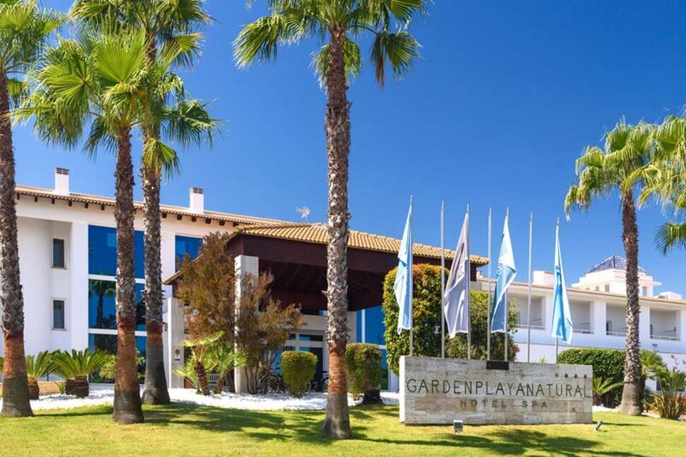 Ein Foto von der Außenansicht des Garden Playanatural Hotel & Spa