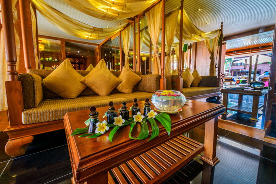 Een foto van het interieur van Seaview Patong Hotel