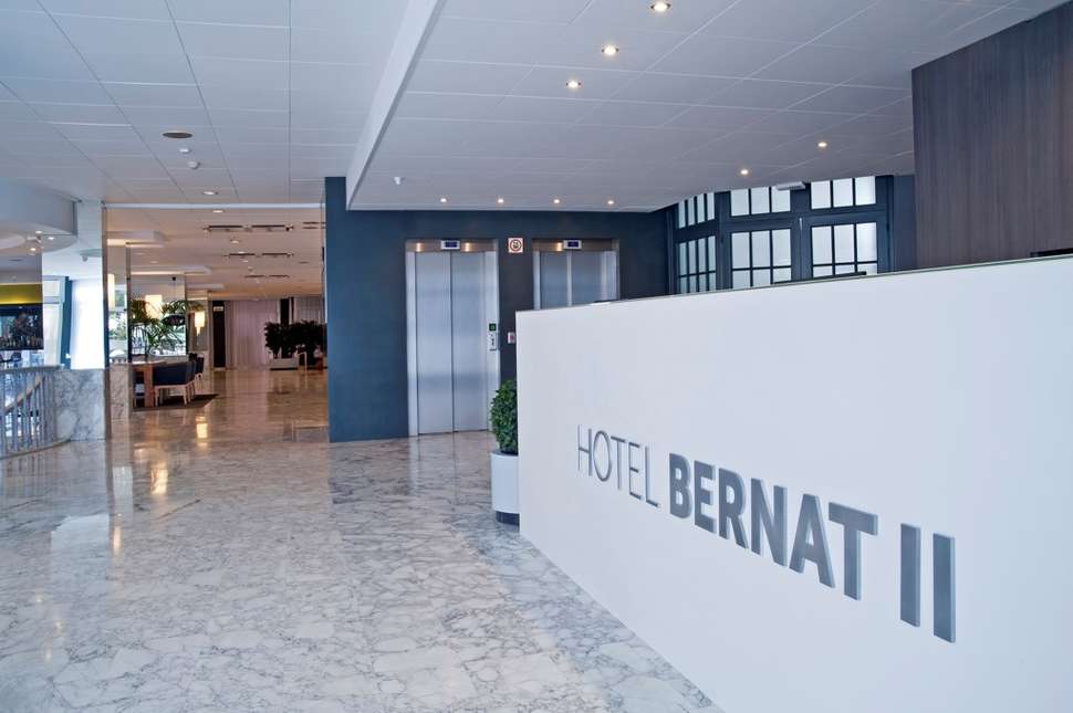 Een foto van het interieur van Hotel Bernat II