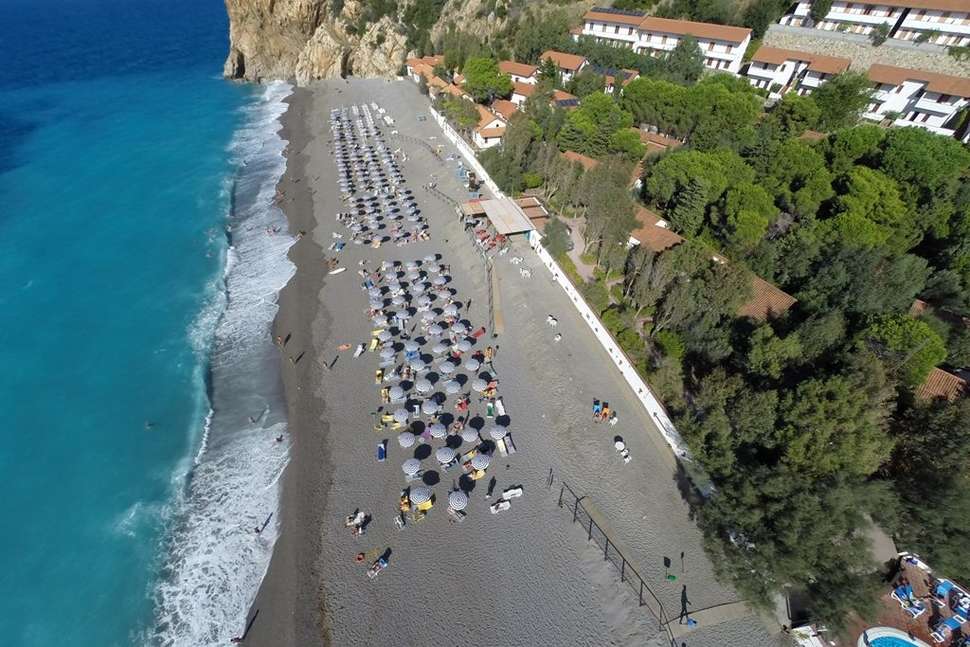 Een foto van het strand bij TH Gioiosa Marea Capo Calava
