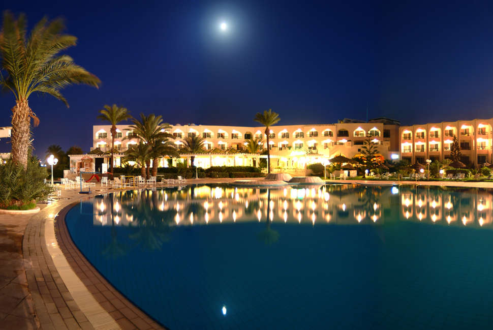 Ein Foto von der Außenansicht des Le Soleil Bella Vista Hotel