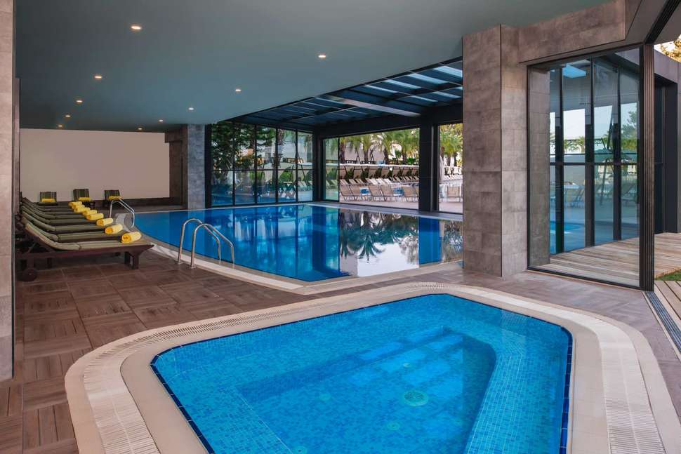 Een foto van het zwembad bij DoubleTree by Hilton Antalya Kemer